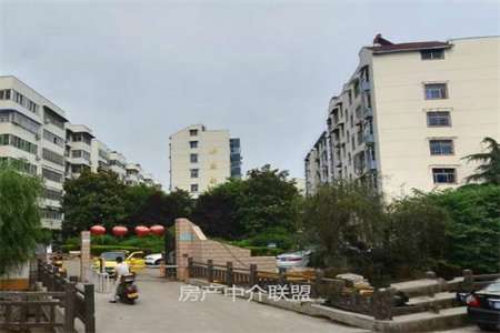 鑫华园一楼适合老年人居住三室两厅120平米精装修